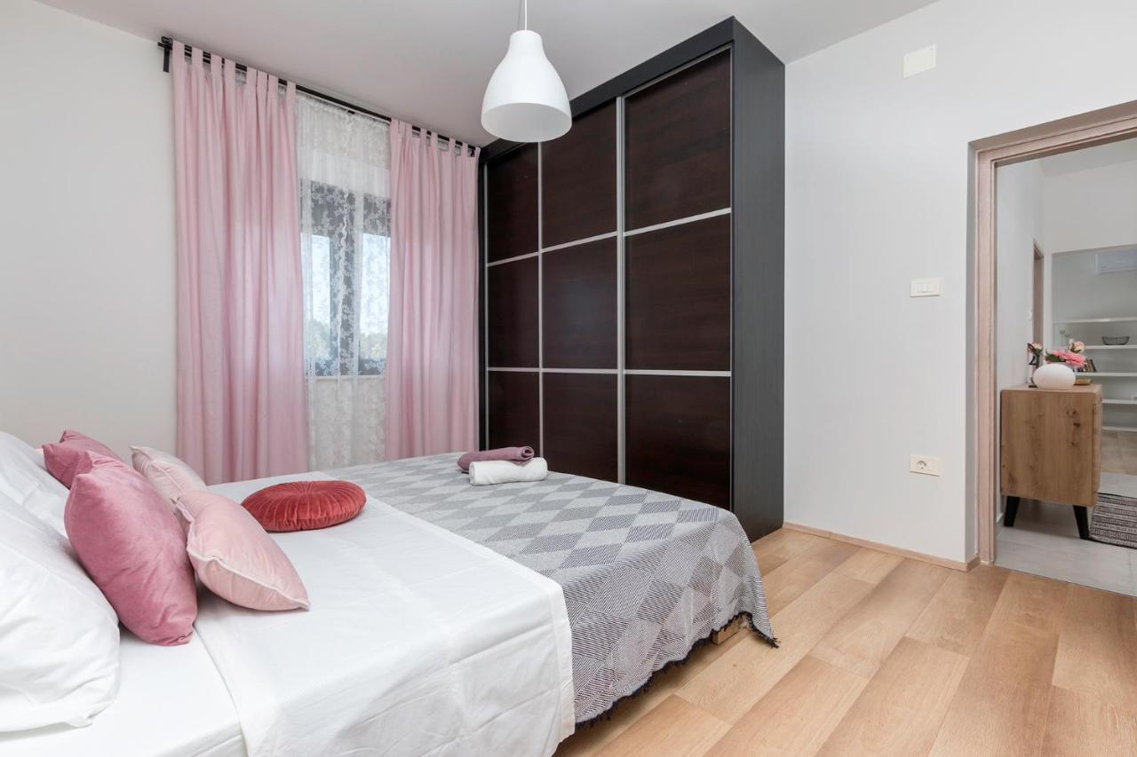 Apartman Olea Pula Exteriör bild